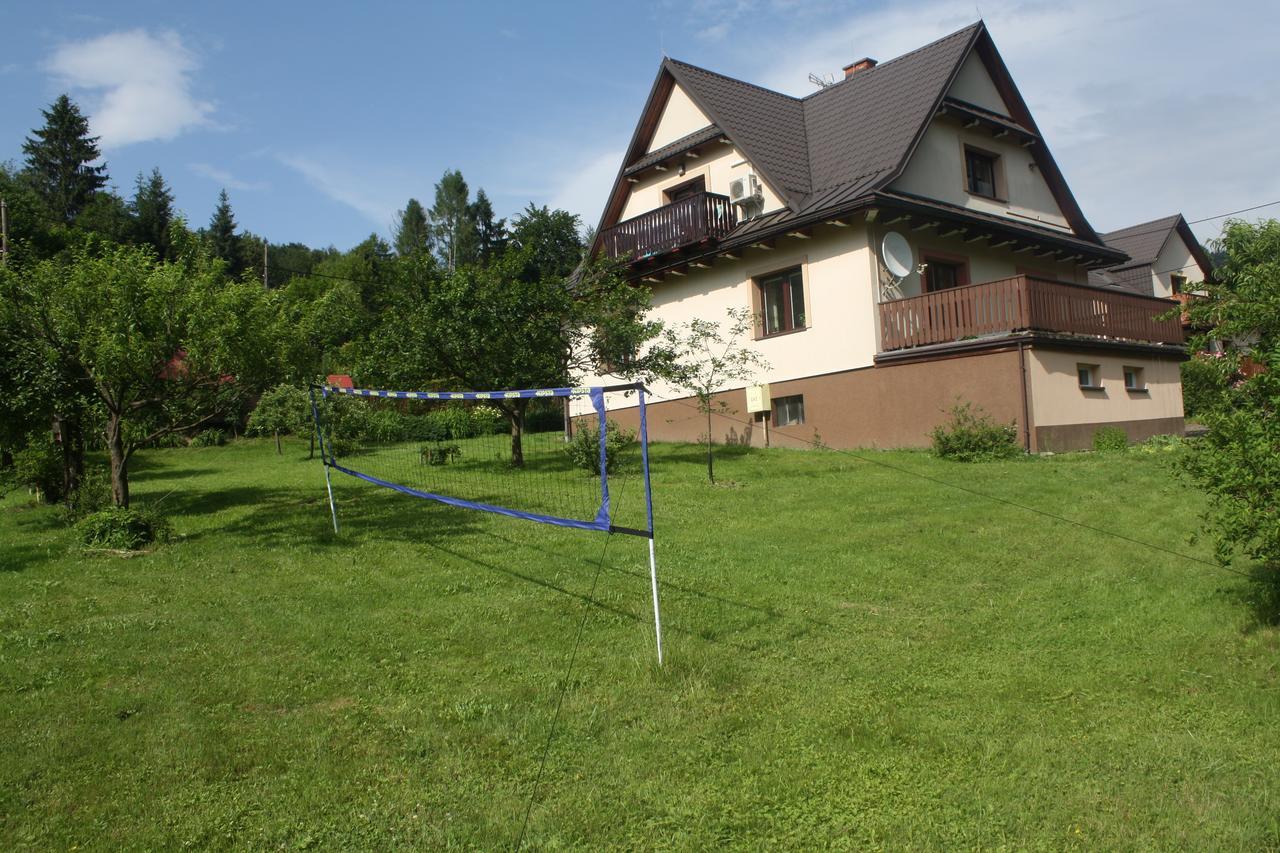 Apartament I Pokoje Goscinne U Lusi วีสวา ภายนอก รูปภาพ