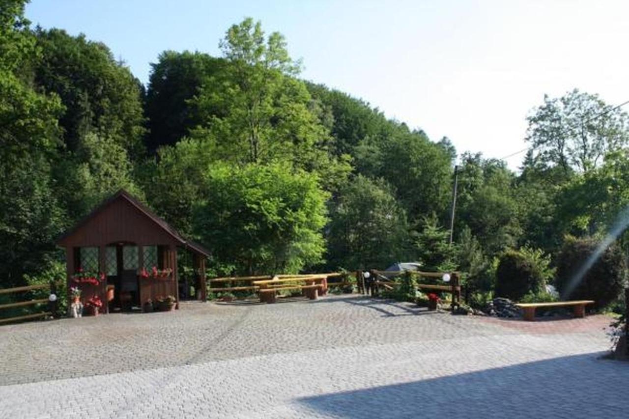 Apartament I Pokoje Goscinne U Lusi วีสวา ภายนอก รูปภาพ