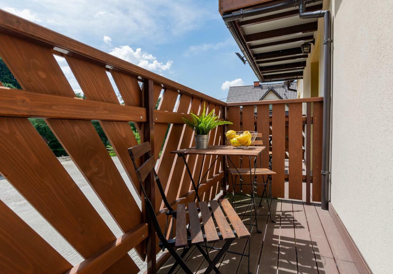 Apartament I Pokoje Goscinne U Lusi วีสวา ภายนอก รูปภาพ