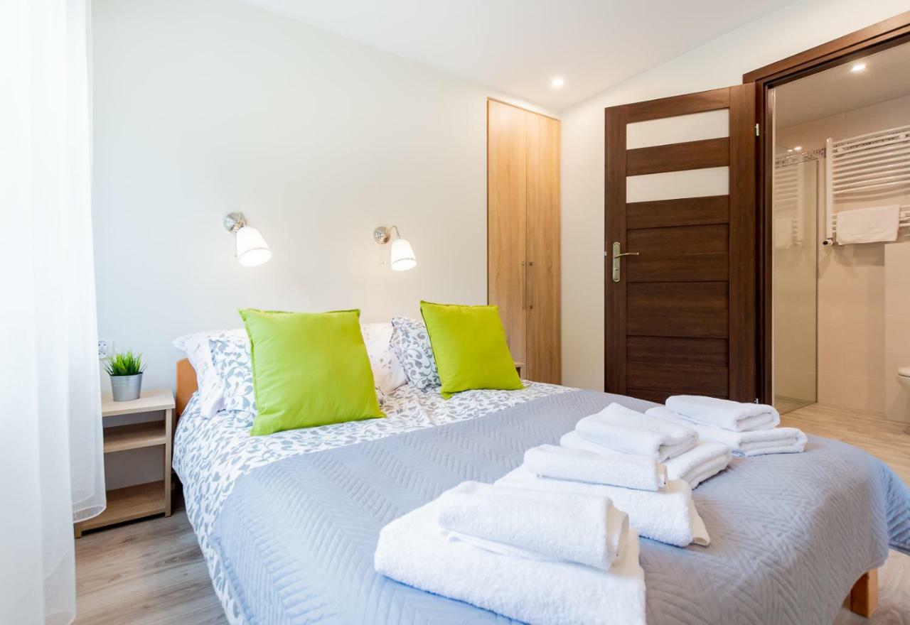 Apartament I Pokoje Goscinne U Lusi วีสวา ภายนอก รูปภาพ