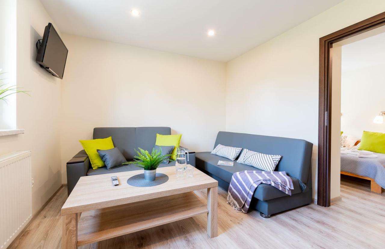 Apartament I Pokoje Goscinne U Lusi วีสวา ภายนอก รูปภาพ