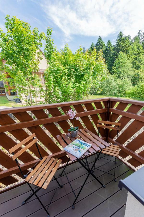 Apartament I Pokoje Goscinne U Lusi วีสวา ภายนอก รูปภาพ