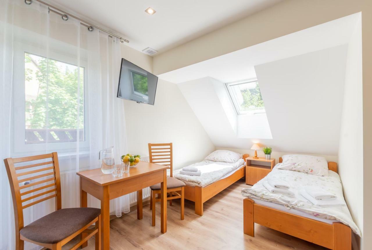 Apartament I Pokoje Goscinne U Lusi วีสวา ภายนอก รูปภาพ