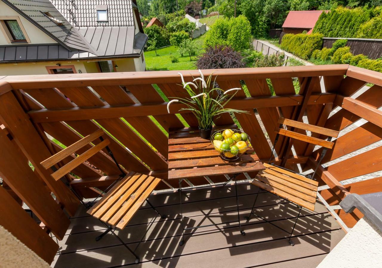 Apartament I Pokoje Goscinne U Lusi วีสวา ภายนอก รูปภาพ