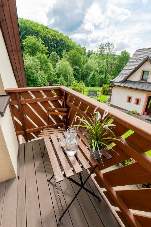Apartament I Pokoje Goscinne U Lusi วีสวา ภายนอก รูปภาพ