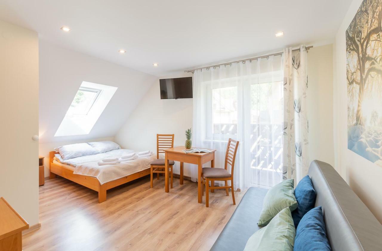 Apartament I Pokoje Goscinne U Lusi วีสวา ภายนอก รูปภาพ