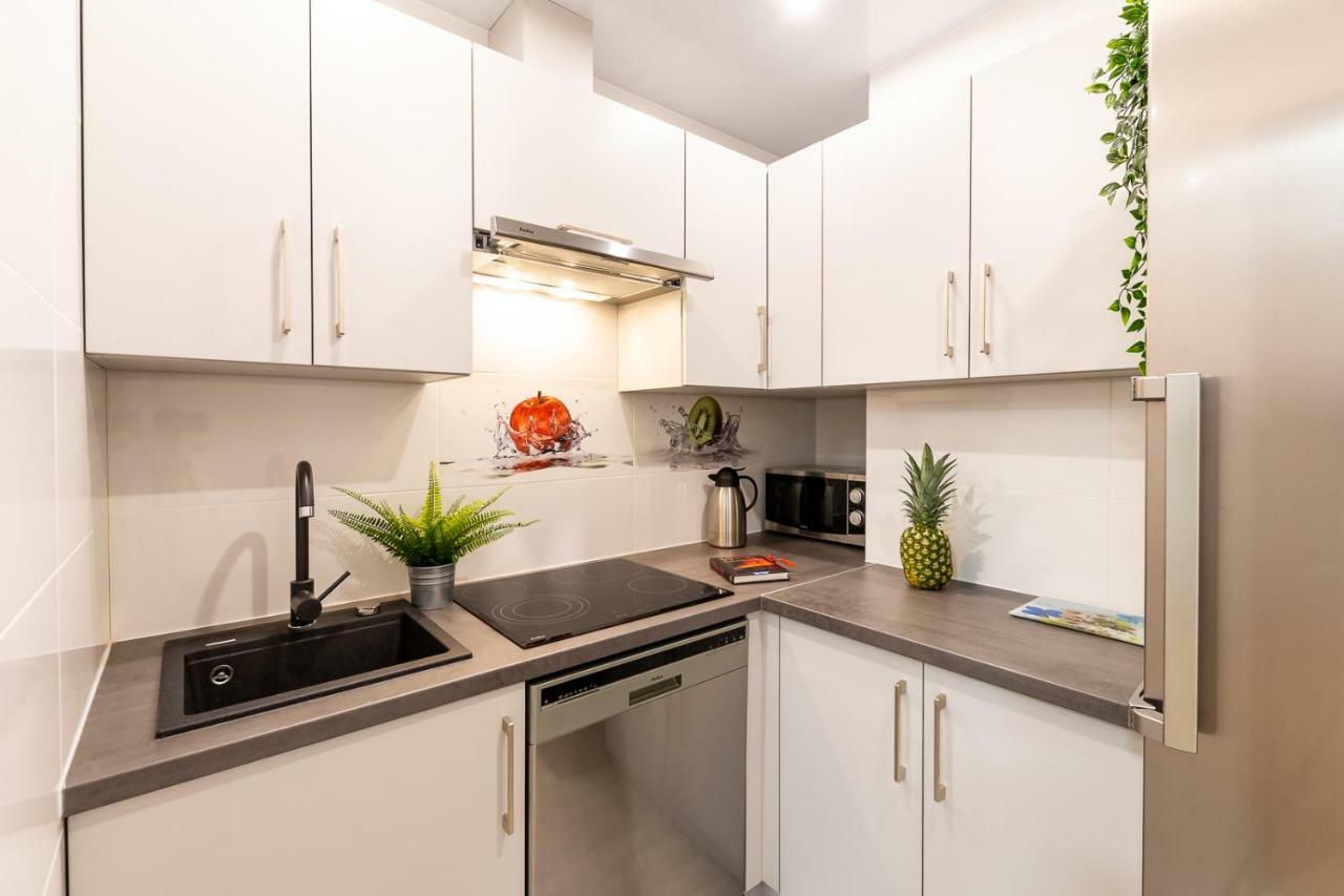 Apartament I Pokoje Goscinne U Lusi วีสวา ภายนอก รูปภาพ