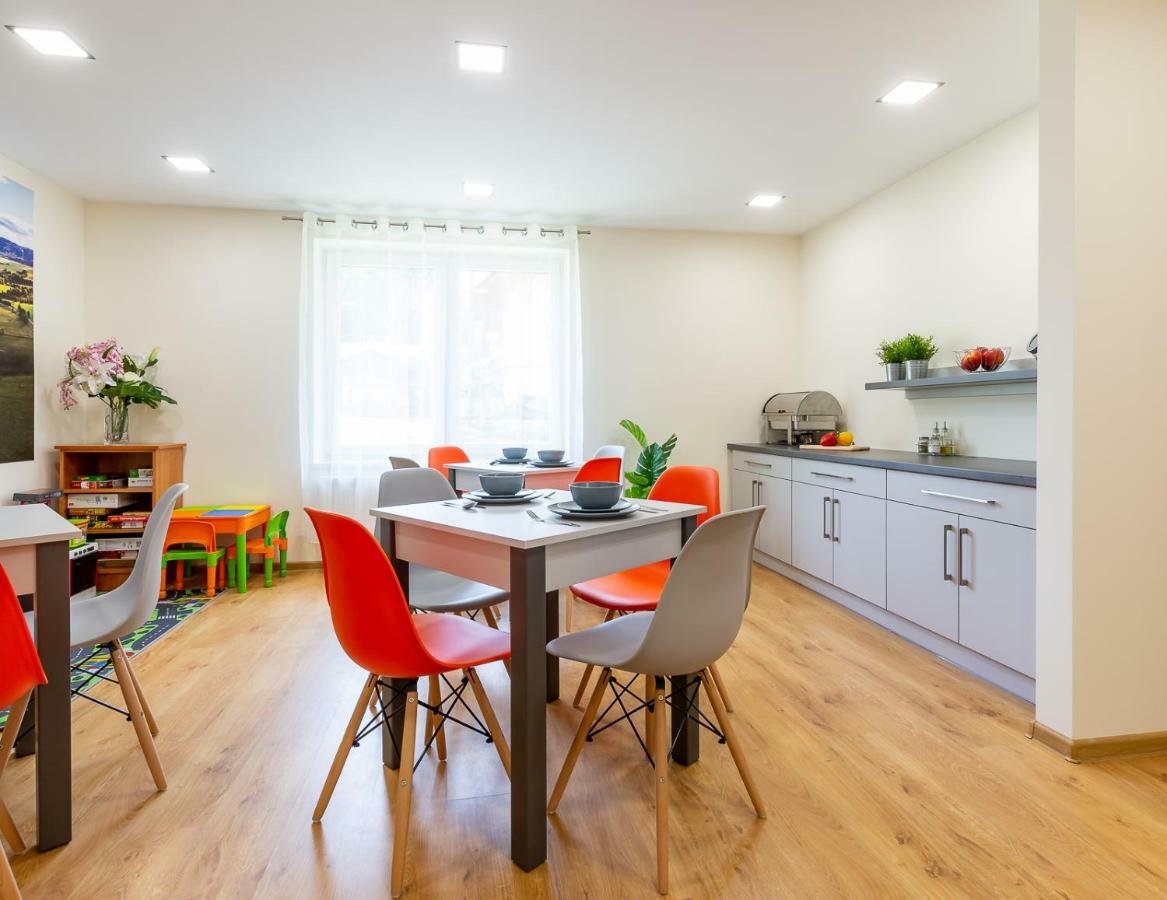 Apartament I Pokoje Goscinne U Lusi วีสวา ภายนอก รูปภาพ