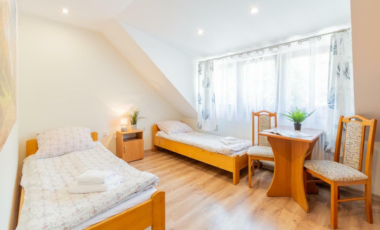 Apartament I Pokoje Goscinne U Lusi วีสวา ภายนอก รูปภาพ