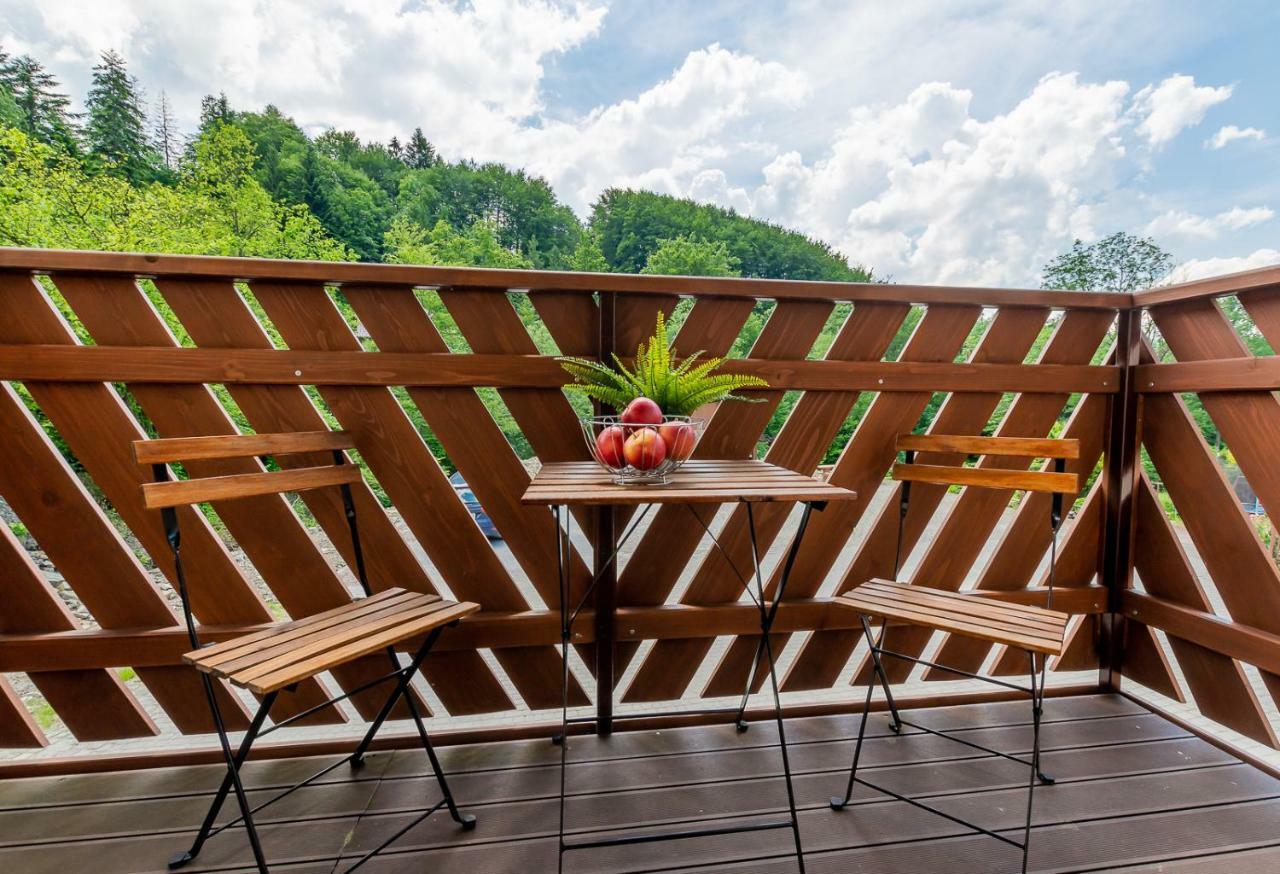 Apartament I Pokoje Goscinne U Lusi วีสวา ภายนอก รูปภาพ